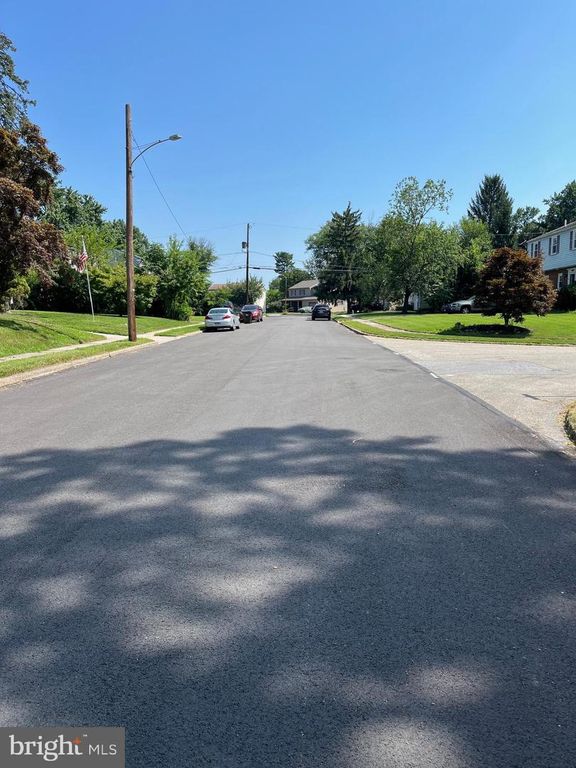 Image 13 of property listing at 155 AVONDALE RD, Jeffersonville, PA 19403