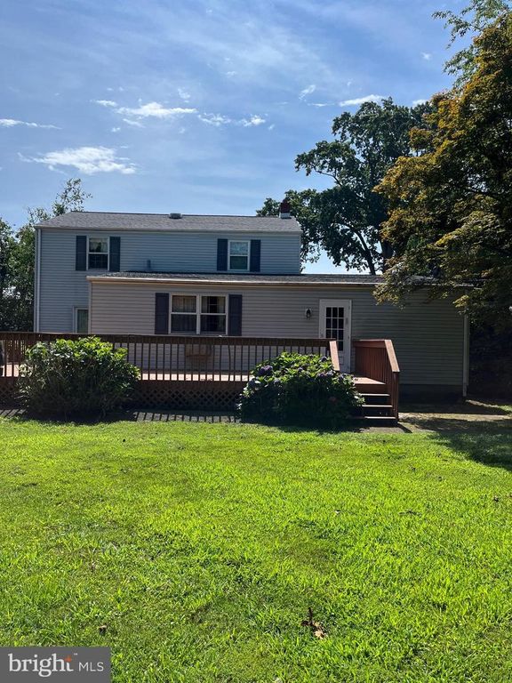 Image 14 of property listing at 155 AVONDALE RD, Jeffersonville, PA 19403