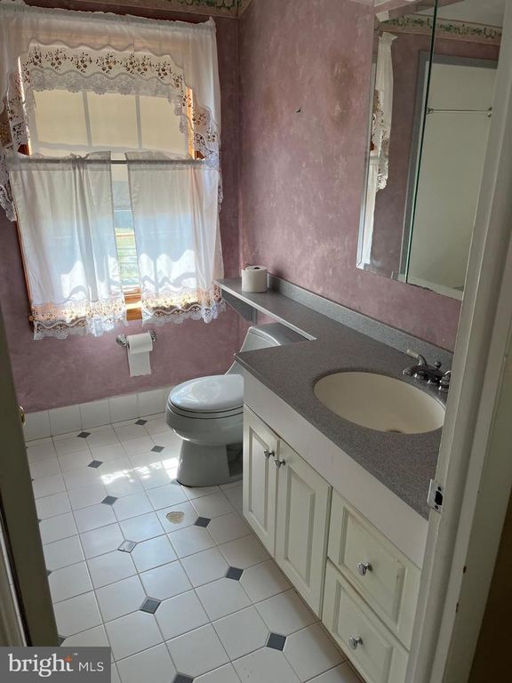 Image 2 of property listing at 155 AVONDALE RD, Jeffersonville, PA 19403