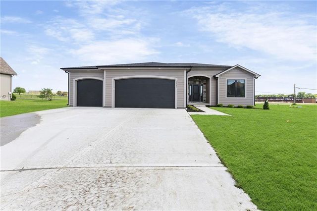 1205 Cottonwood Court, Paola, KS 66071