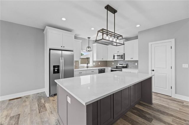 1205 Cottonwood Court, Paola, KS 66071