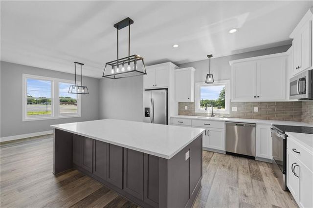 1205 Cottonwood Court, Paola, KS 66071