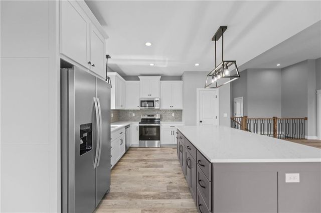 1205 Cottonwood Court, Paola, KS 66071