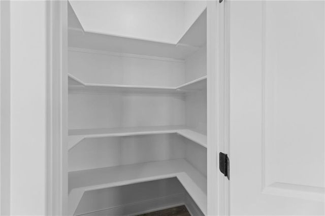 1205 Cottonwood Court, Paola, KS 66071