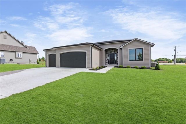 1205 Cottonwood Court, Paola, KS 66071