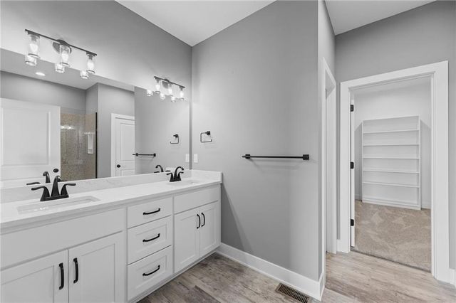 1205 Cottonwood Court, Paola, KS 66071