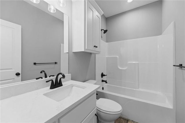 1205 Cottonwood Court, Paola, KS 66071