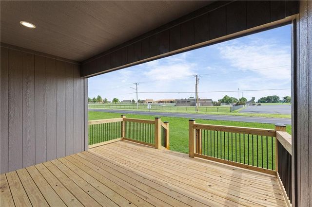 1205 Cottonwood Court, Paola, KS 66071