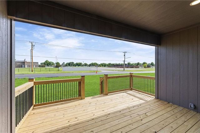 1205 Cottonwood Court, Paola, KS 66071