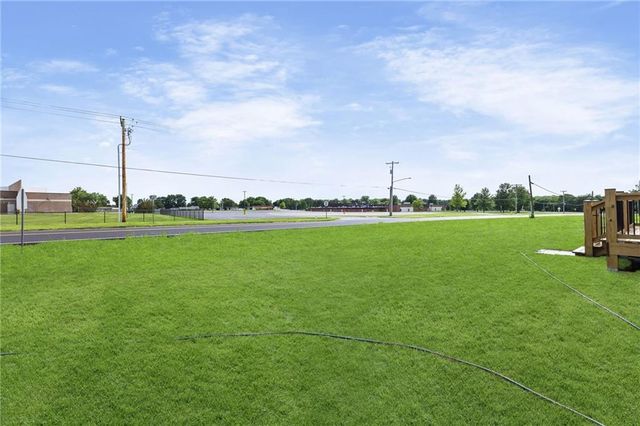 1205 Cottonwood Court, Paola, KS 66071