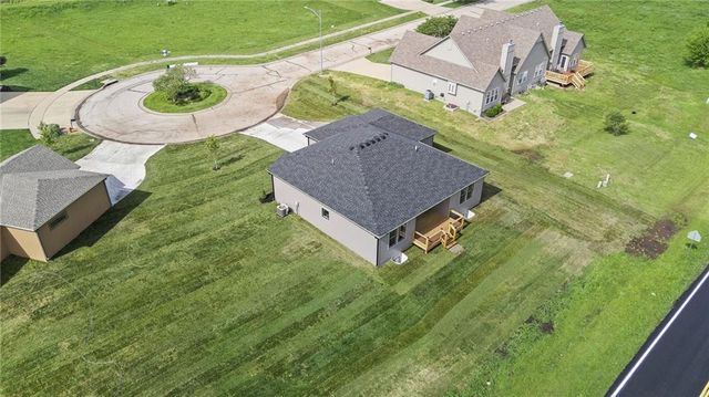 1205 Cottonwood Court, Paola, KS 66071