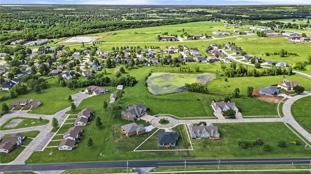 1205 Cottonwood Court, Paola, KS 66071