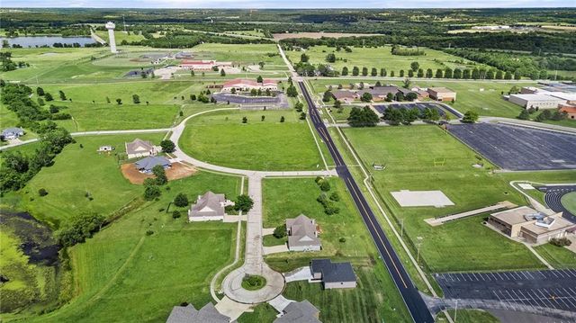 1205 Cottonwood Court, Paola, KS 66071