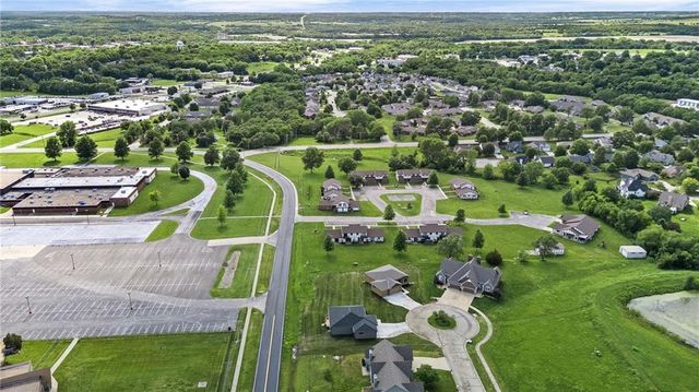 1205 Cottonwood Court, Paola, KS 66071
