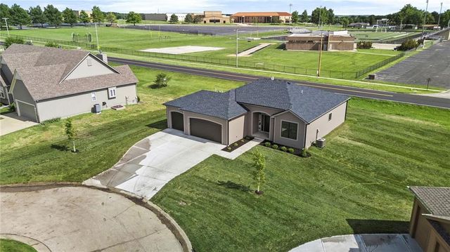 1205 Cottonwood Court, Paola, KS 66071