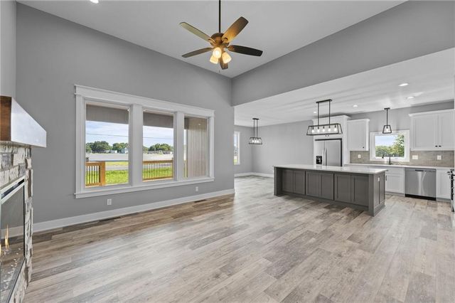 1205 Cottonwood Court, Paola, KS 66071
