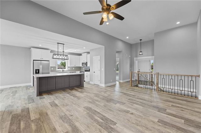1205 Cottonwood Court, Paola, KS 66071