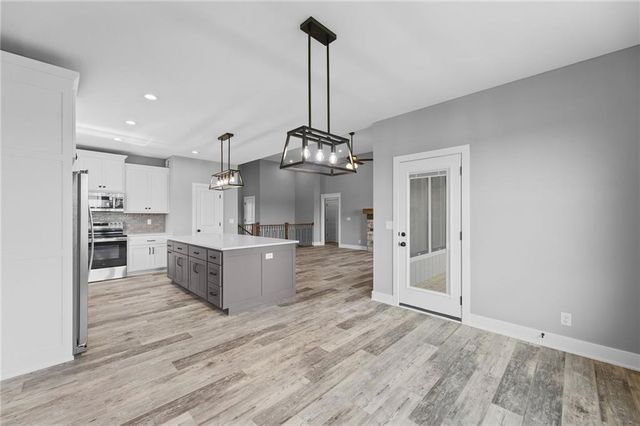 1205 Cottonwood Court, Paola, KS 66071
