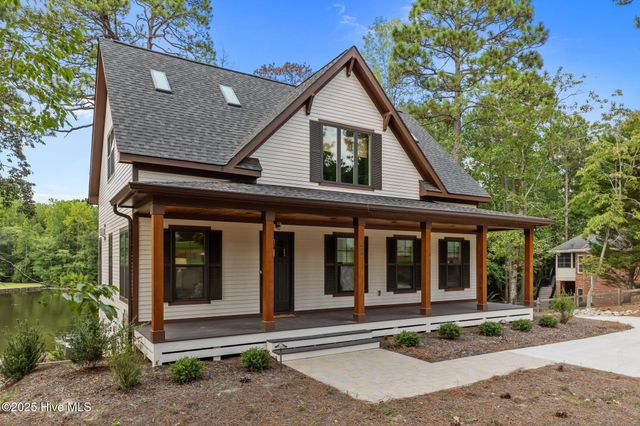 135 Lake Forest Drive SW, Pinehurst, NC 28374