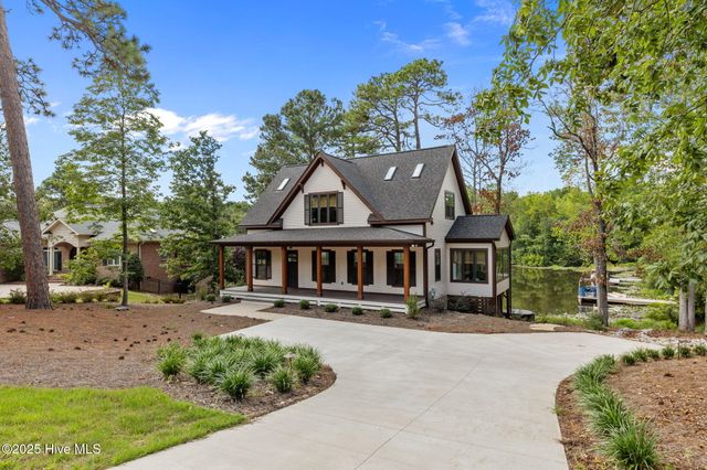 135 Lake Forest Drive SW, Pinehurst, NC 28374