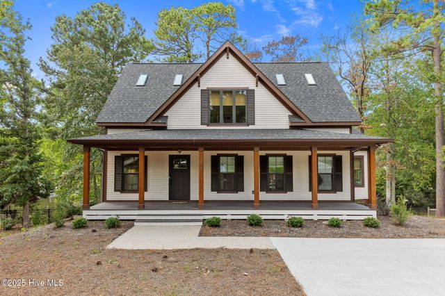 135 Lake Forest Drive SW, Pinehurst, NC 28374