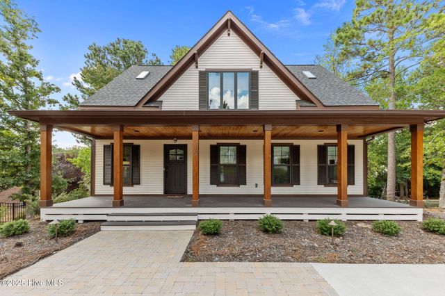 135 Lake Forest Drive SW, Pinehurst, NC 28374