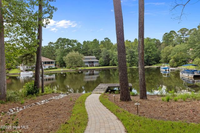 135 Lake Forest Drive SW, Pinehurst, NC 28374