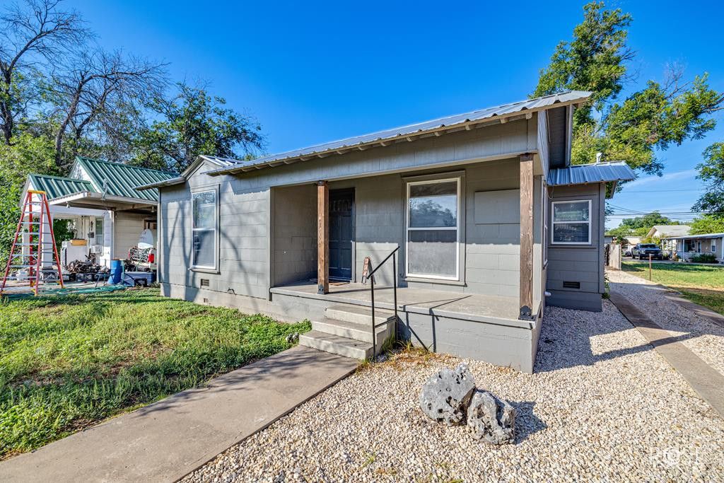 1106 Glasscock Avenue, Sonora, TX 76950