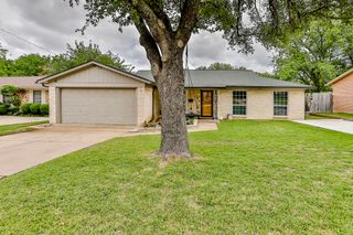 2100 Rockmoor Drive, Edgecliff Village, TX 76134