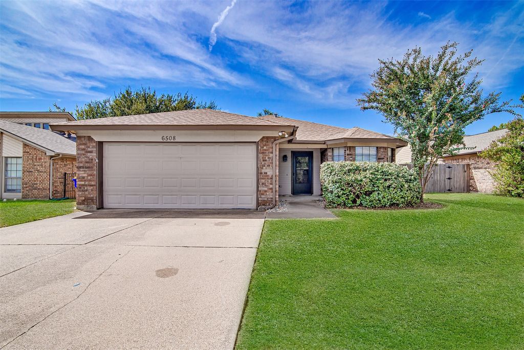 6508 Fairview Drive, Watauga, TX 76148