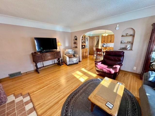 445 Franklin Street SW, Hutchinson, MN 55350