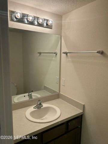 911 CAPITOL Parkway, Jacksonville, FL 32218