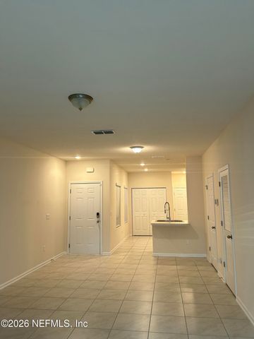 911 CAPITOL Parkway, Jacksonville, FL 32218