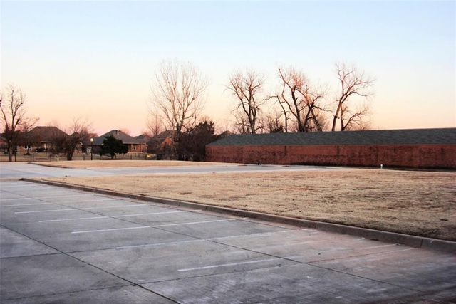 N Mustang Road, Mustang, OK 73064