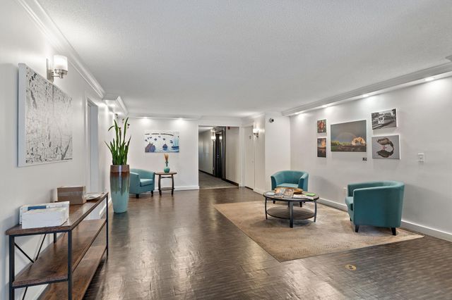 2800 W 44th Street 401, Minneapolis, MN 55410