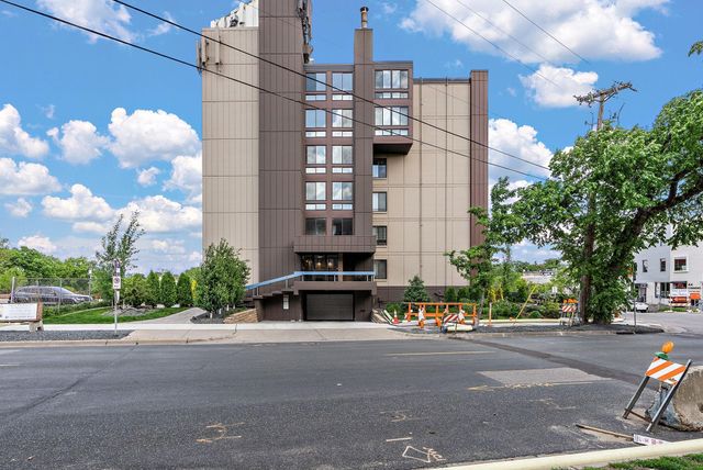 2800 W 44th Street 401, Minneapolis, MN 55410