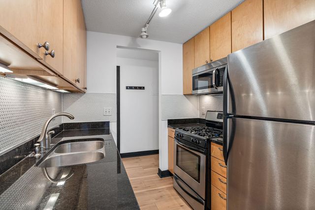 2800 W 44th Street 401, Minneapolis, MN 55410