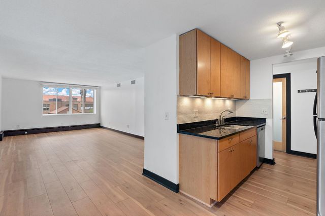 2800 W 44th Street 401, Minneapolis, MN 55410