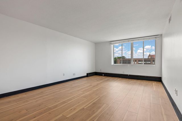 2800 W 44th Street 401, Minneapolis, MN 55410