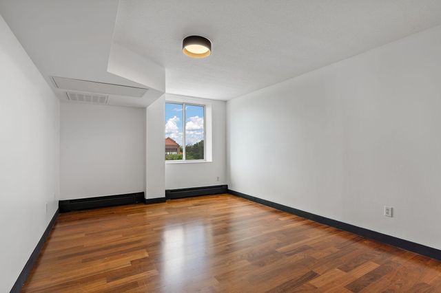 2800 W 44th Street 401, Minneapolis, MN 55410