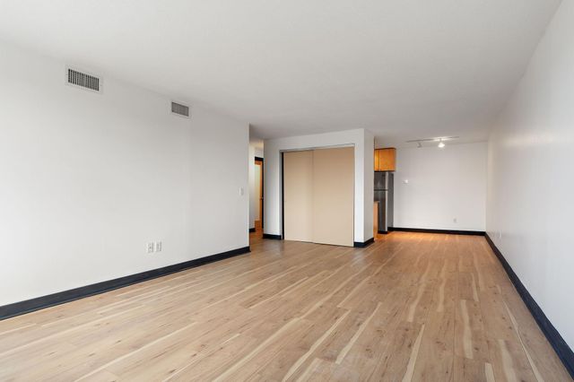 2800 W 44th Street 401, Minneapolis, MN 55410