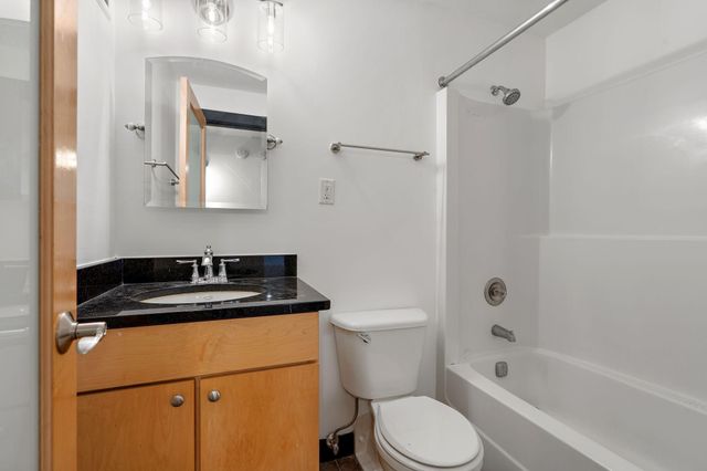 2800 W 44th Street 401, Minneapolis, MN 55410