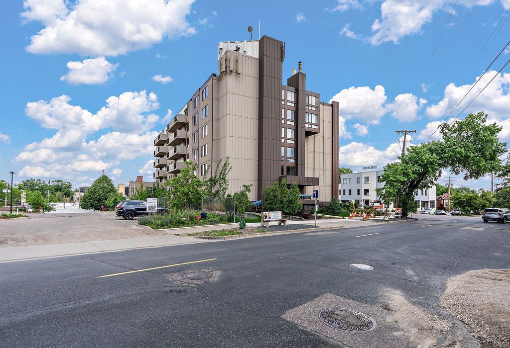 2800 W 44th Street 401, Minneapolis, MN 55410