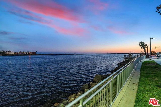 29 Yawl Street A, Marina Del Rey, CA 90292