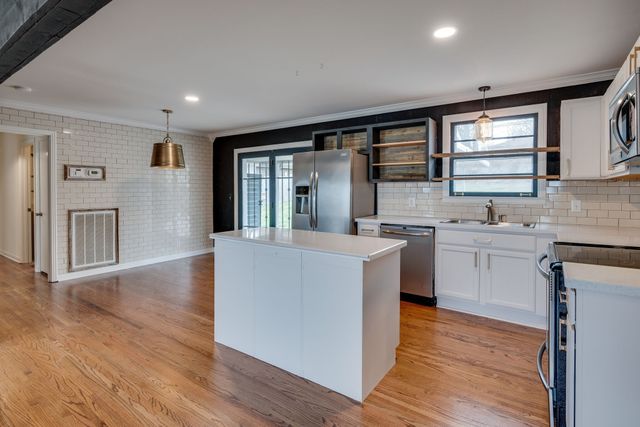 514 Continental Dr, Nashville, TN 37209