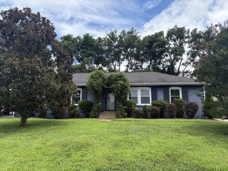 514 Continental Dr, Nashville, TN 37209