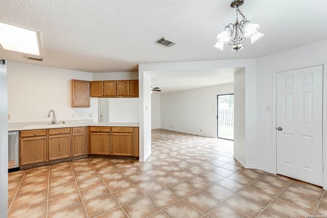 7039 Mary Todd, San Antonio, TX 78240