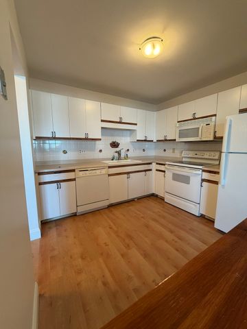 100 Cove Way 405, Quincy, MA 02169