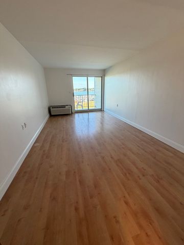 100 Cove Way 405, Quincy, MA 02169