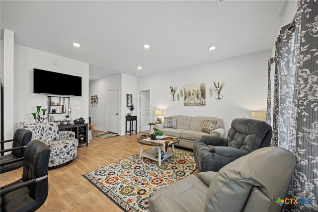 421 Lancebill Drive, Lockhart, TX 78644